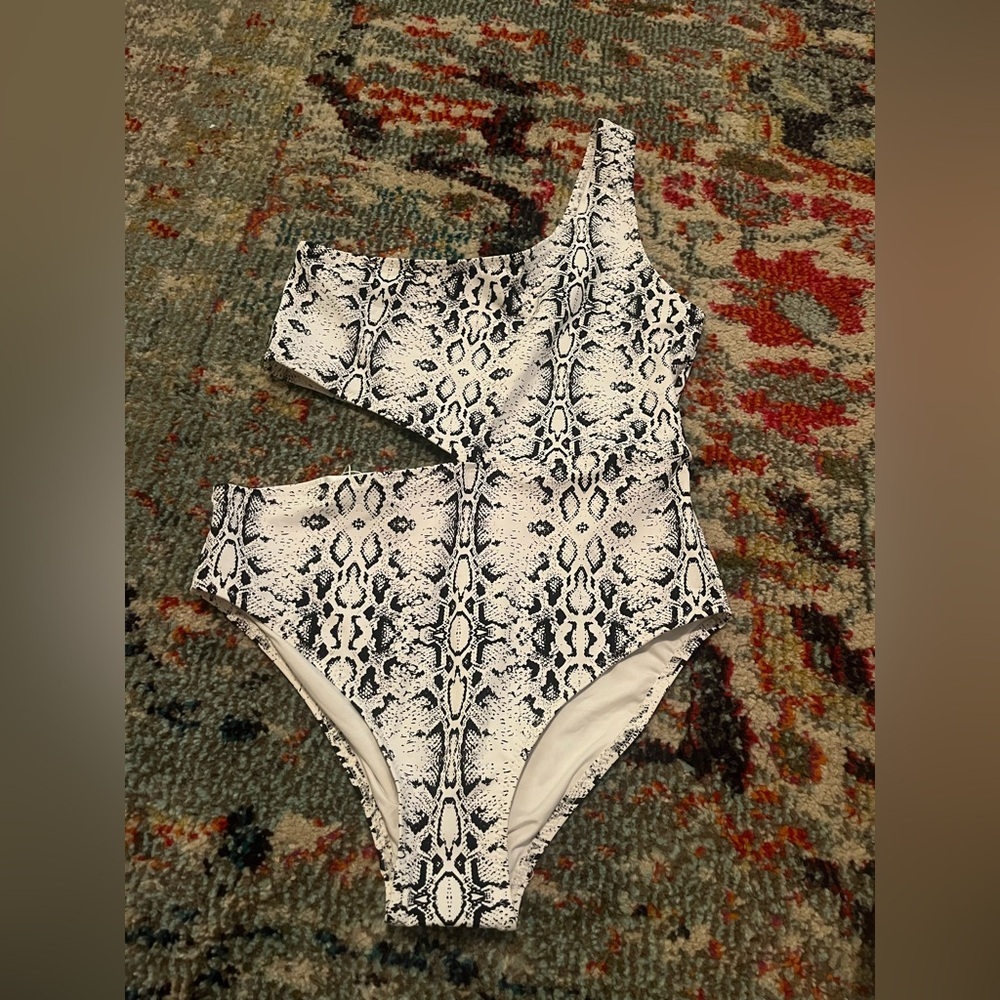 Stella Cove Girls One-Shoulder Black and White Snake Print One-Piece Swimsuit